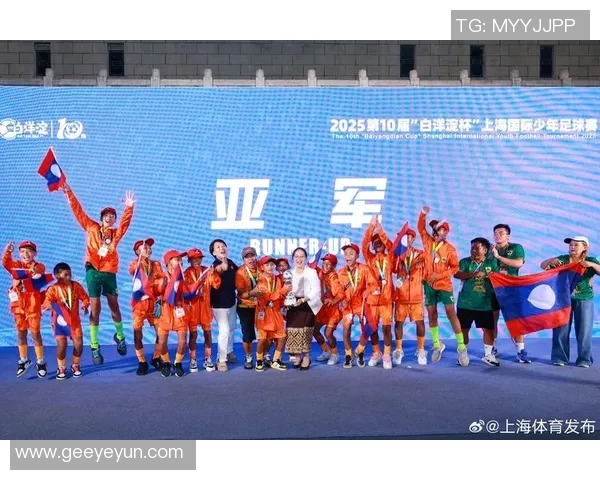 上海足球队逆袭之路揭秘：选拔赛中的拼搏与荣耀